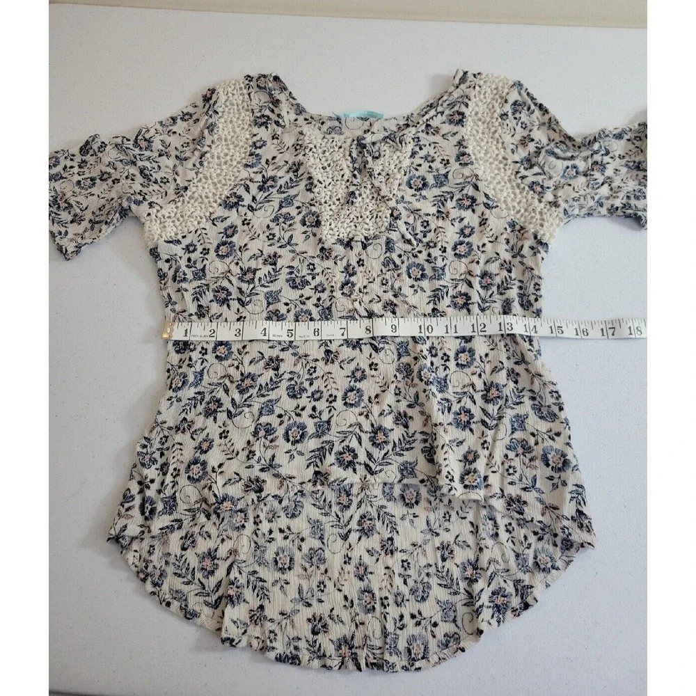 Maurices Blue Floral Print Crochet Crinkle Short Sleeve Boho Top Womens SZ Large